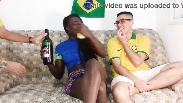 Vizualiza o vídeo I gave it to titiu maik%27s little friend para ver a brasileira Negra sem calcinha em sexo filmes!