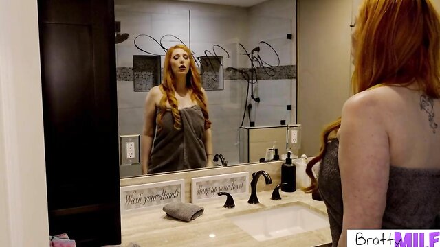 A morena lindíssima Lauren Phillips protagoniza este vídeo porno. Ela oferece uma performance inesquecível na BrattyMilf, com uma poderosa masturbação, um favorito titty fuck, grandes mamas e muito mais.