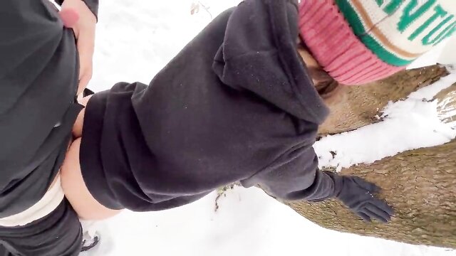 Assistir filme de sexo com vídeo de xixi dentro do ânus de uma adolescente na neve depois da escola. Estúdio Pornrevolt.