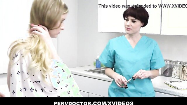 Harlow West em filme pornô com PervDoc e enfermeira exagerando em vídeo sensual.