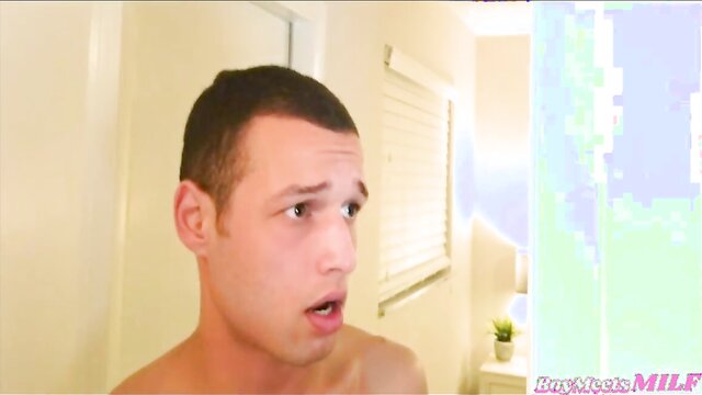 A gordinha Andi James e Johnny Love são surpreendidos nas duchas enquanto eles transam – assista este filme porno agora mesmo!