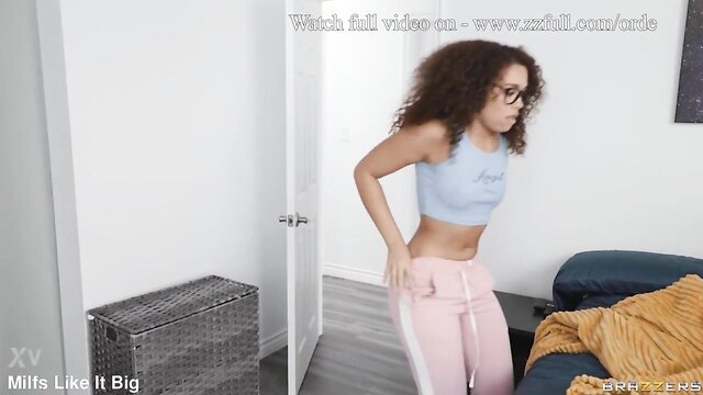 Vídeo pornô de Willow Ryder, Apollo Banks, Kate Dalia no Brazzers, Milfs Like It Big. Filme porno completo no www.zzfull.com/orde.
