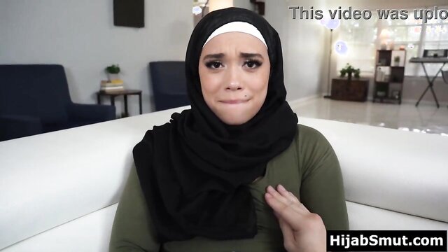 Irmãos muçulmanos têm sexo pela primeira vez | Porno vídeo | Fodendo, enfiando os dedos, lambendo buceta | Family taboo | hijab | Video porno gratuito.