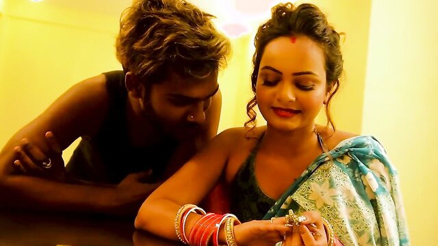 Sexo Quente e Intenso entre Bhabi e Debirji na Cozinha - Ver Filme de Sexo com Bhabi, Debirji, Quente, Intenso, Foder.