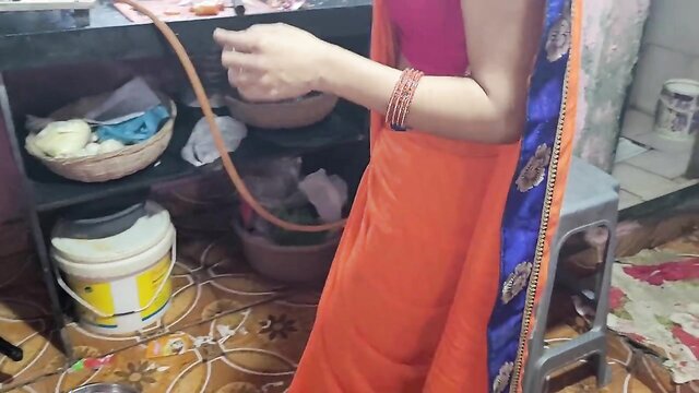 Desi bhabhi\'s kitchen sex with husband: 18-year-old Indian girl\'s first time