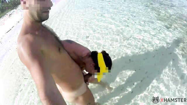 Casal Amador Russo fazendo sexo na praia. Filme de James Beast. Vídeo artístico de nudez ao ar livre com muito carinho.