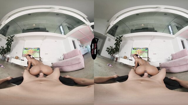 Lia Lin\'s virtual reality blowjob skills are impressive