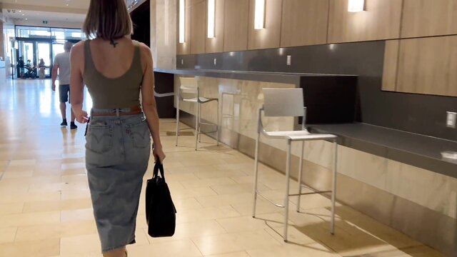 Hotwife gets off in public with remote-controlled vibrator