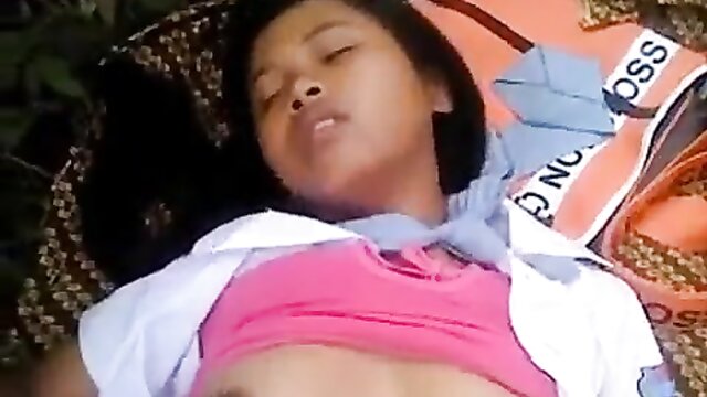 Filipina student gets fucked on a homemade bed in amateur video