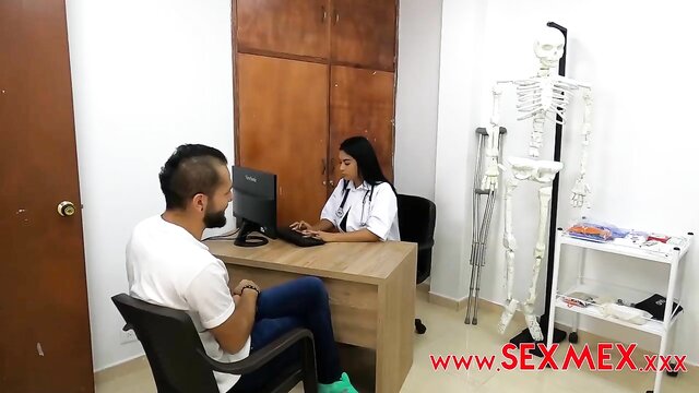 Camila Costa ajuda o paciente a ter uma ereção enquanto filma Sexmex XX. Pornô em espanhol com hardcore, latina, blowjob, grandes mamas. Sexo e filmes!