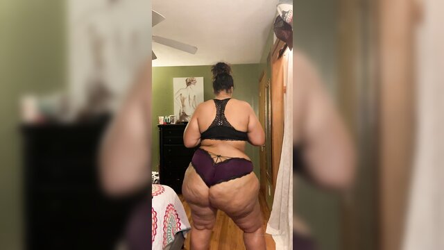 Amateur ebony mom with a big ass