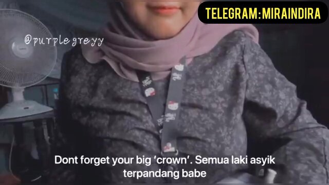 Hijab-clad Asian girlfriend gives homemade cumshot